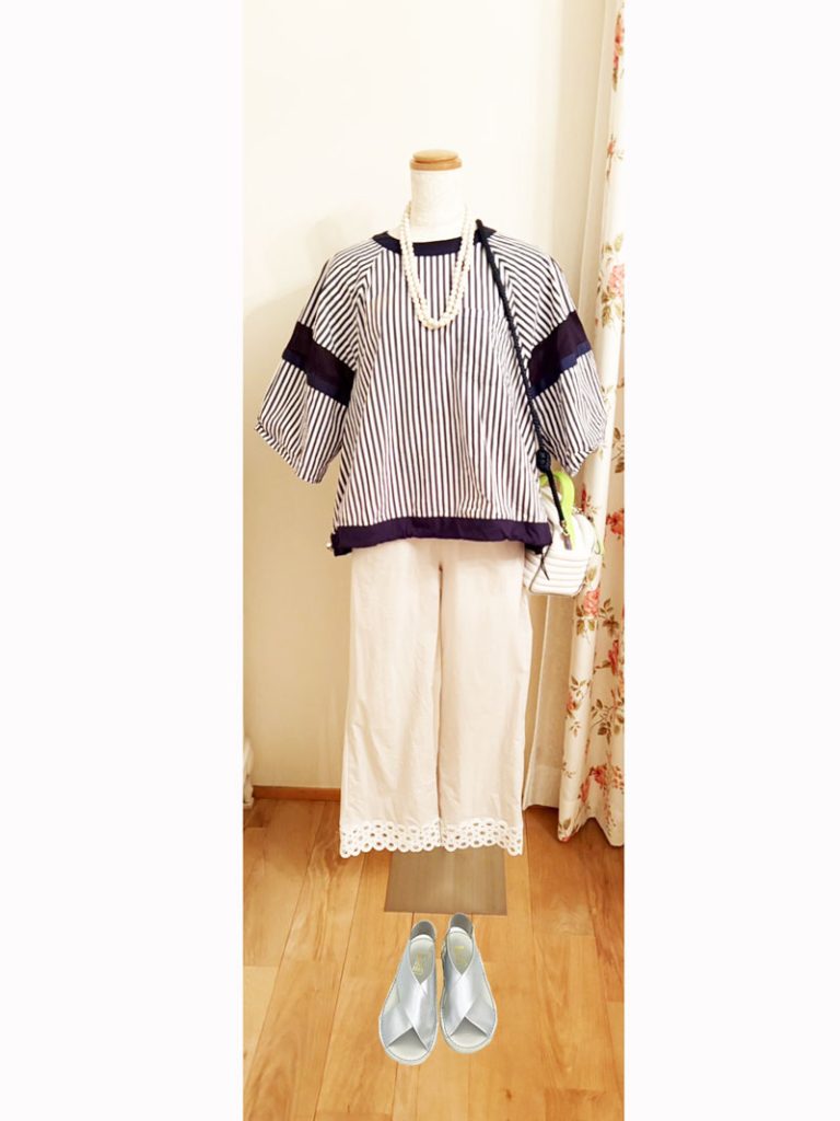 シルバーのサンダル